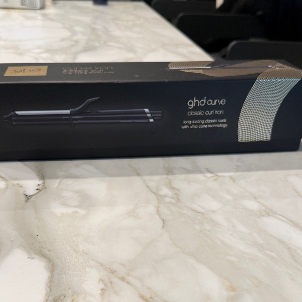 the Curve Classic Curl Iron in Black